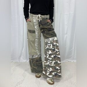 NWOT POL Choose To Hold Me Roomy Fit Pants in Camo Sz Small